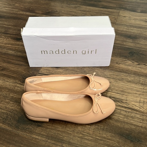NIB Madden Girl Nude Patent Flats - Picture 8 of 10
